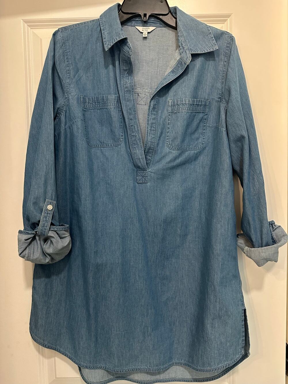 Crown & Ivy Womens M Chambray Denim Tunic Shirt Roll Tab Sleeve Coastal Preppy